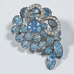 Vintage Eisenberg Ice Weiss Blue Rhinestone Swirl Brooch Silvertone Pin